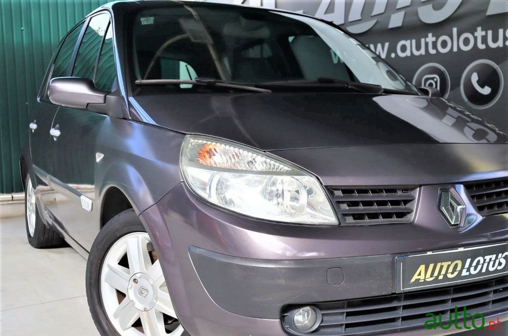 2006' Renault Scenic 1.5 Dci photo #3