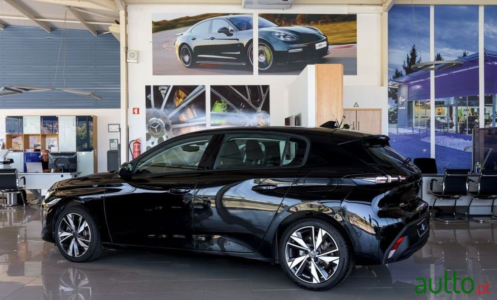 2022' Peugeot 308 photo #3