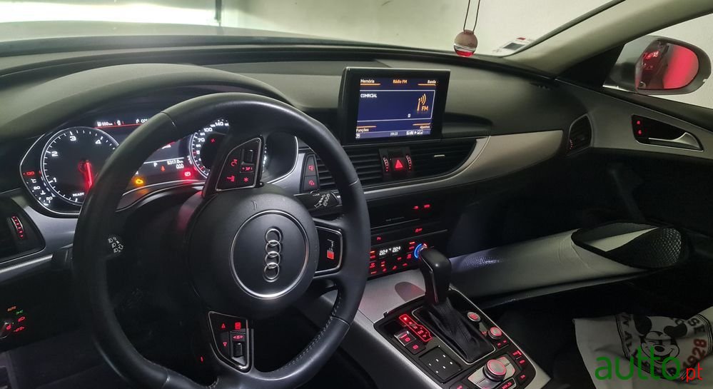 2017' Audi A6 Avant photo #6