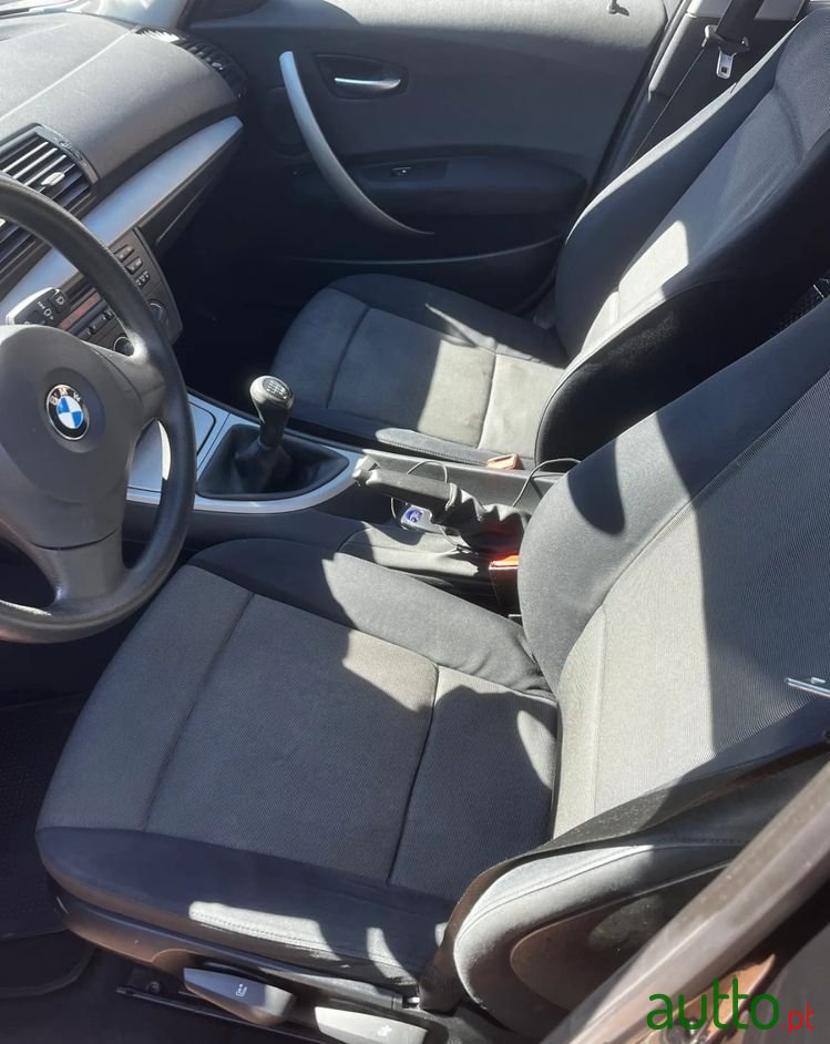 2005' BMW 118 D Confort photo #3
