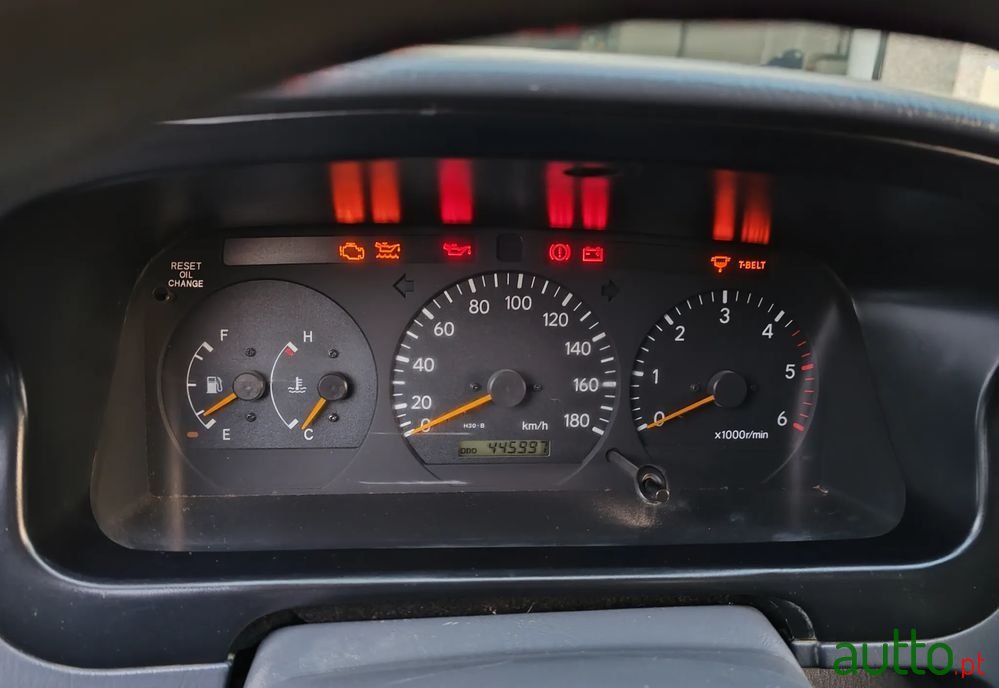 2008' Toyota HiAce photo #5