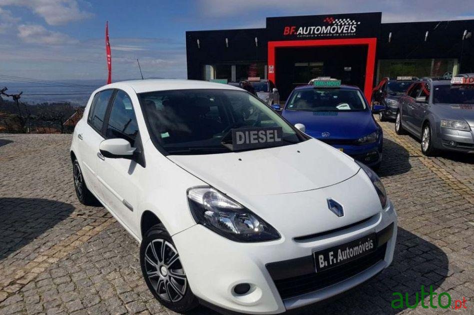 2011' Renault Clio 1.5 Dci Confort photo #2