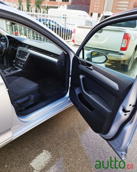 2015' Volkswagen Passat photo #4