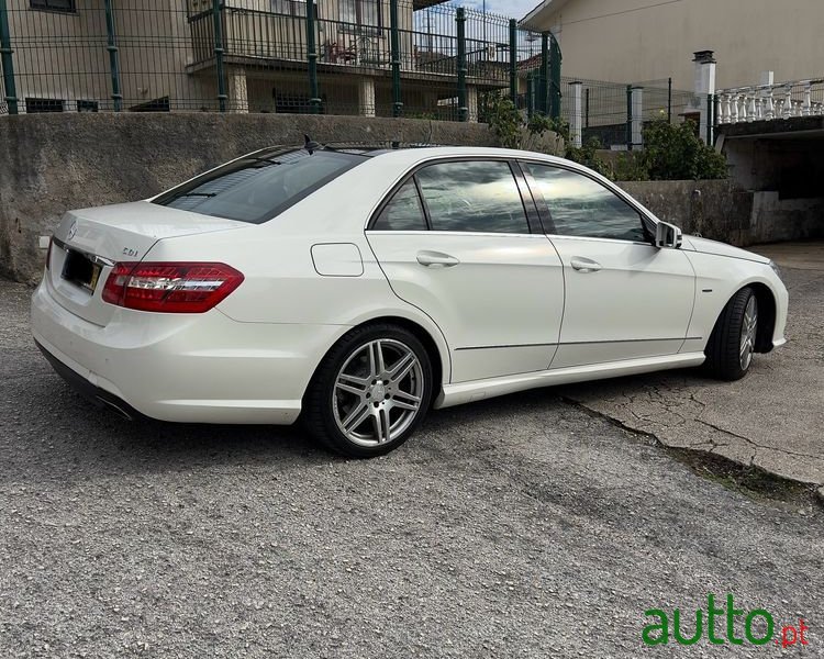 2009' Mercedes-Benz Classe E photo #4