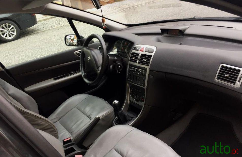 2002' Peugeot 307 Sw photo #1