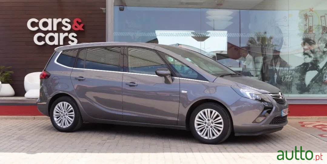 2016' Opel Zafira photo #1