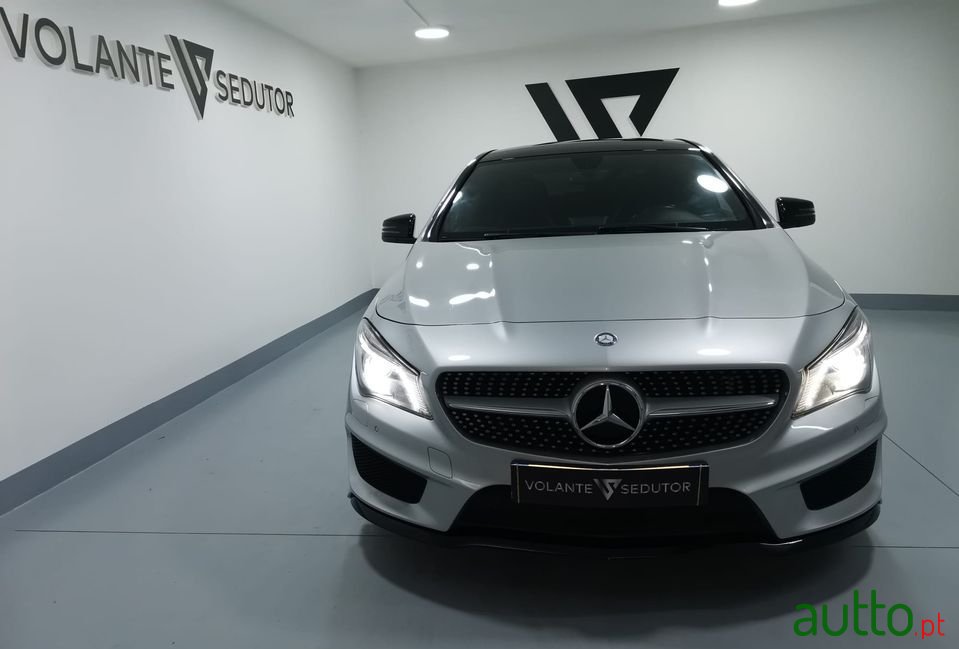 2013' Mercedes-Benz Cla-220 photo #3