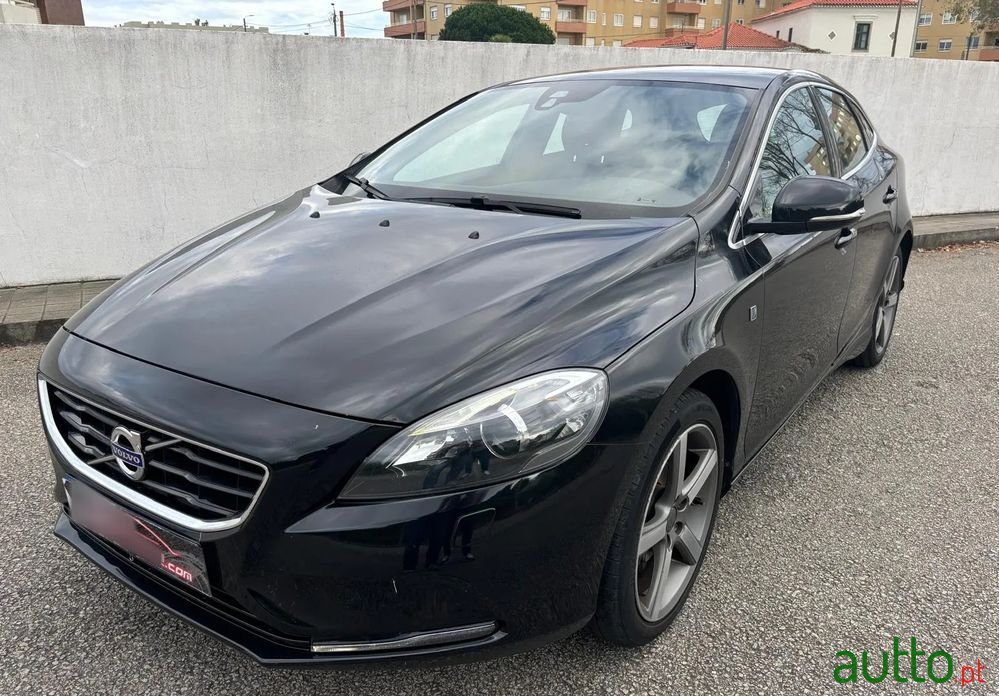 2015' Volvo V40 D2 Ocean Race photo #2