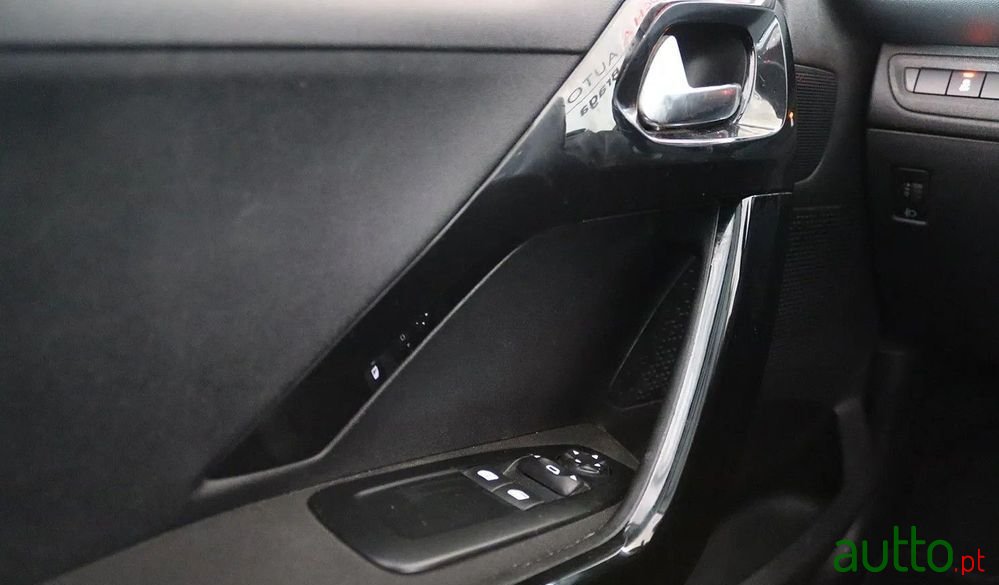 2015' Peugeot 208 1.2 Puretech Style photo #6