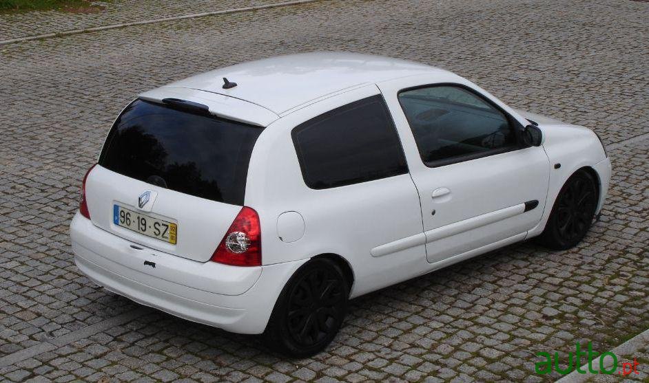2002' Renault Clio photo #2