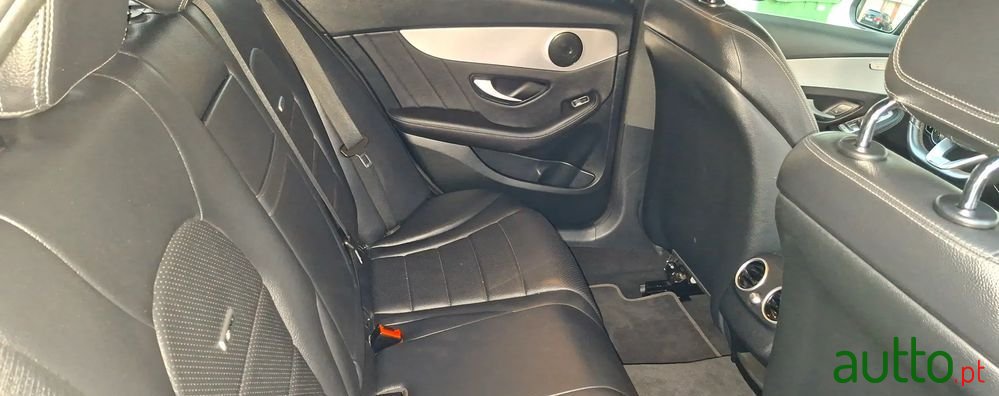 2021' Mercedes-Benz Classe C photo #2