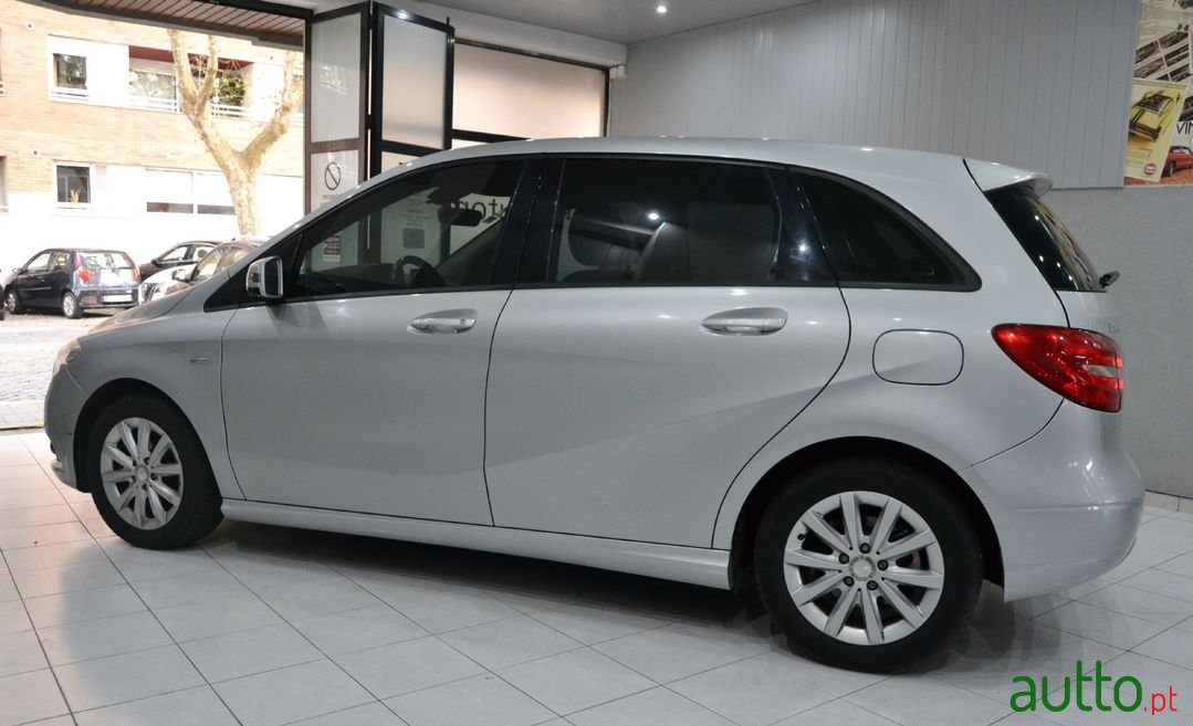 2012' Mercedes-Benz B-180 photo #4