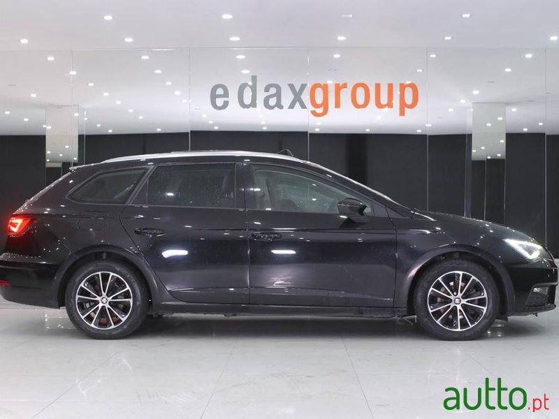 2019' SEAT Leon St photo #2