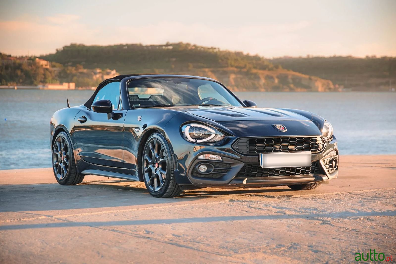 2017' Fiat Abarth 124 Spider photo #4