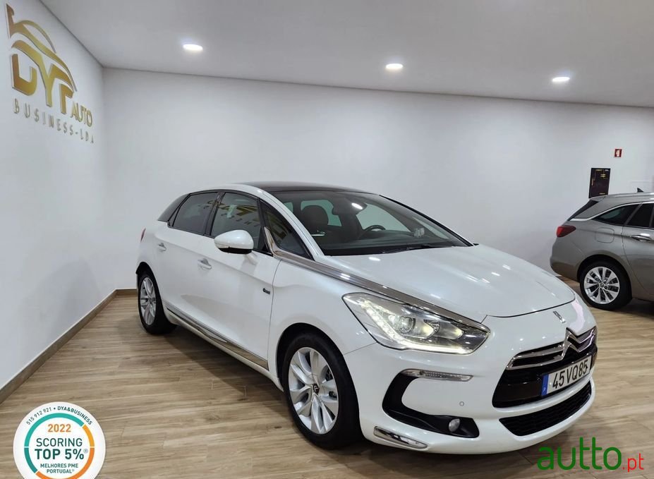 2013' Citroen DS5 photo #3