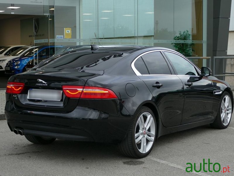 2017' Jaguar XE photo #3