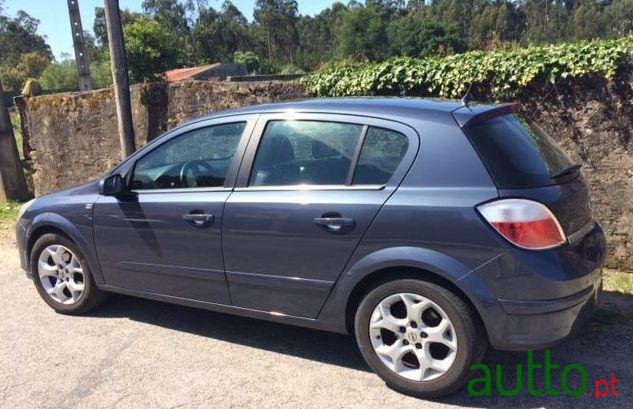 2006' Opel Astra photo #1