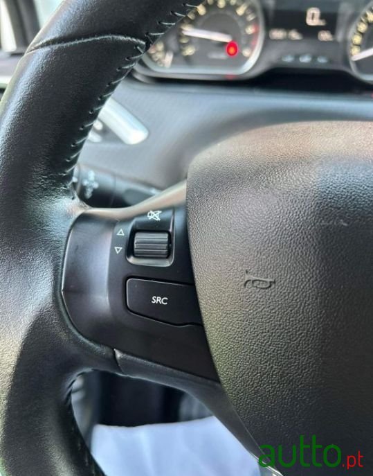 2018' Peugeot 208 photo #6