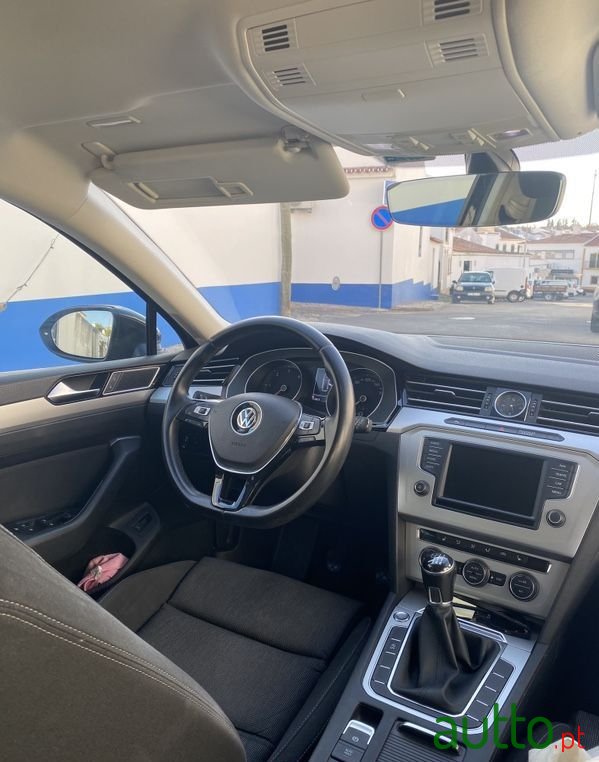 2015' Volkswagen Passat photo #6