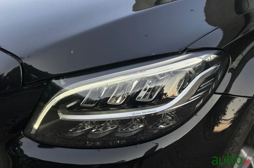 2018' Mercedes-Benz Classe C photo #4