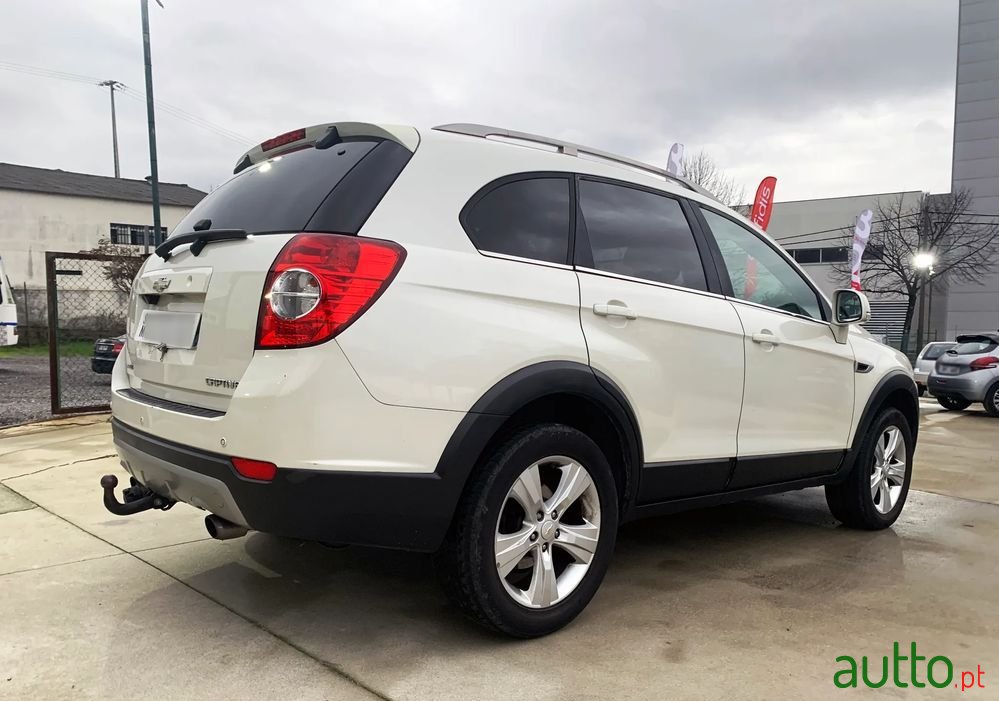 2012' Chevrolet Captiva 2.0 Vcdi Seven 7L photo #4