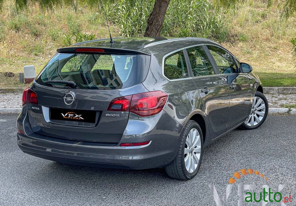 2012' Opel Astra Sports Tourer photo #6