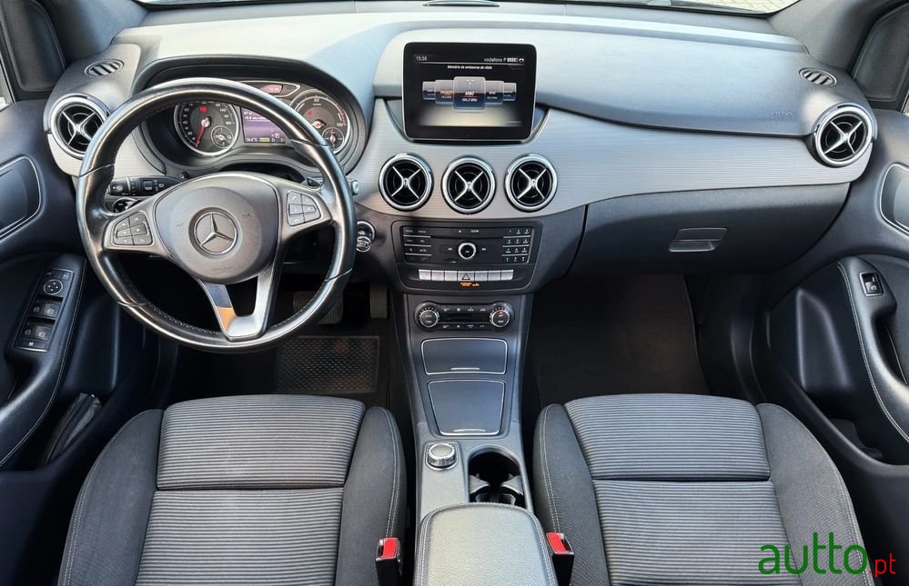 2015' Mercedes-Benz Classe B photo #2