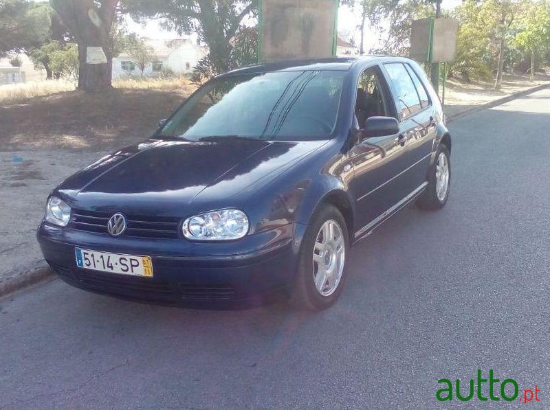 2001' Volkswagen Golf photo #1