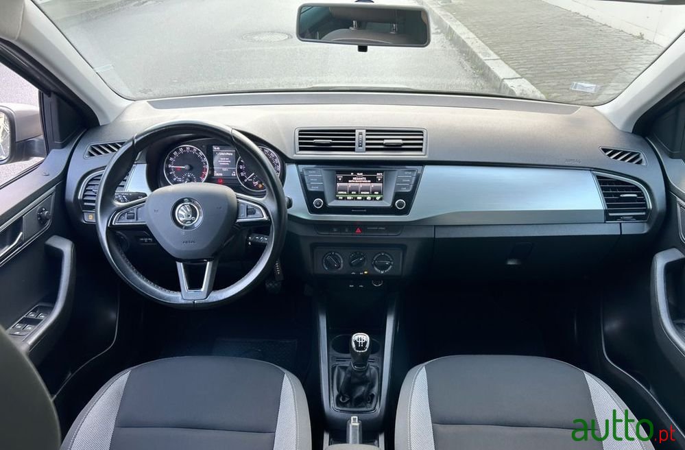 2018' Skoda Fabia Break photo #5