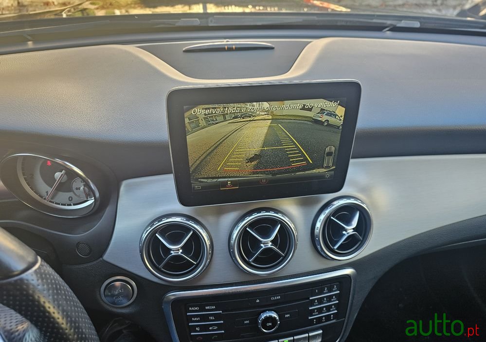 2015' Mercedes-Benz GLA 180 photo #4