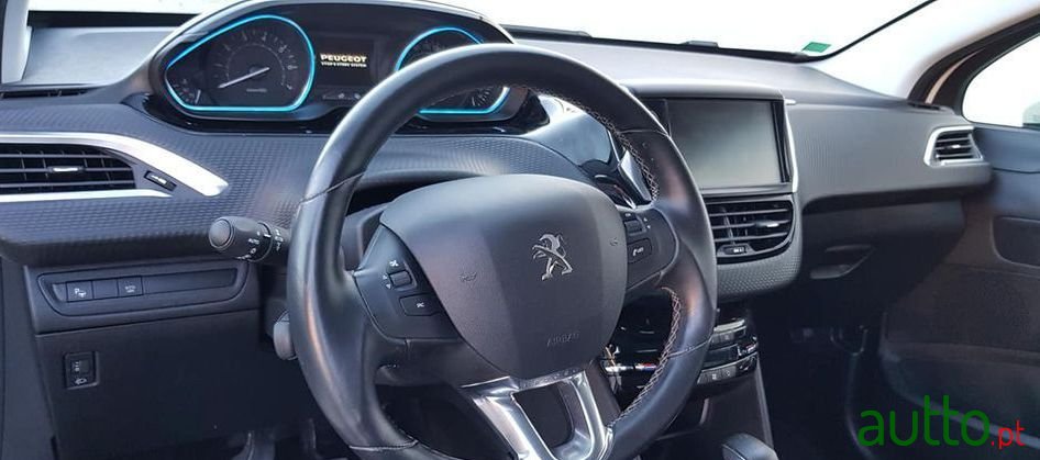 2018' Peugeot 2008 photo #3