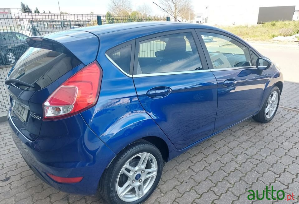 2015' Ford Fiesta photo #4
