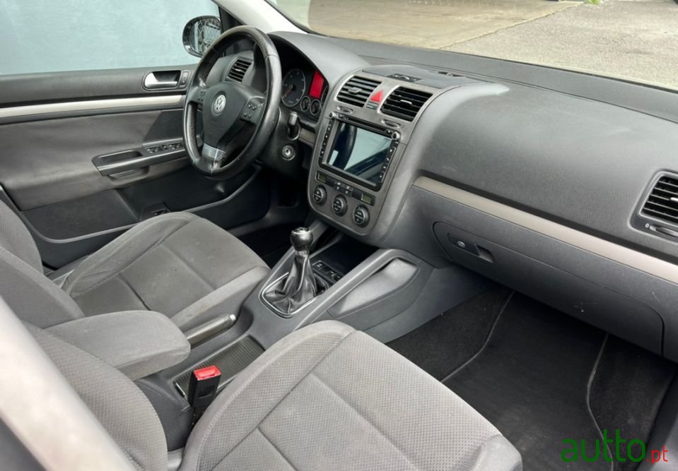 2008' Volkswagen Golf photo #4