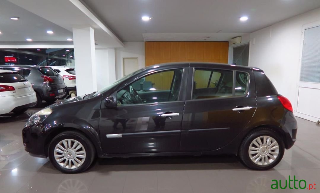 2009' Renault Clio photo #4