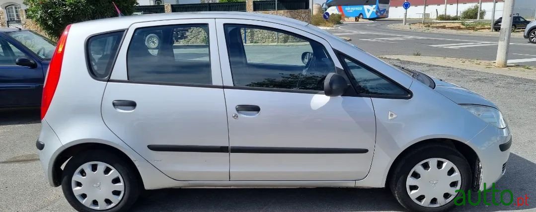 2008' Mitsubishi Colt photo #4