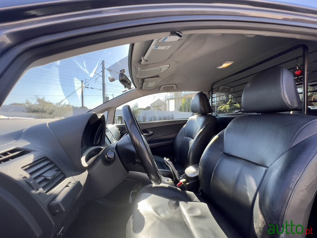 2009' Toyota Auris photo #5