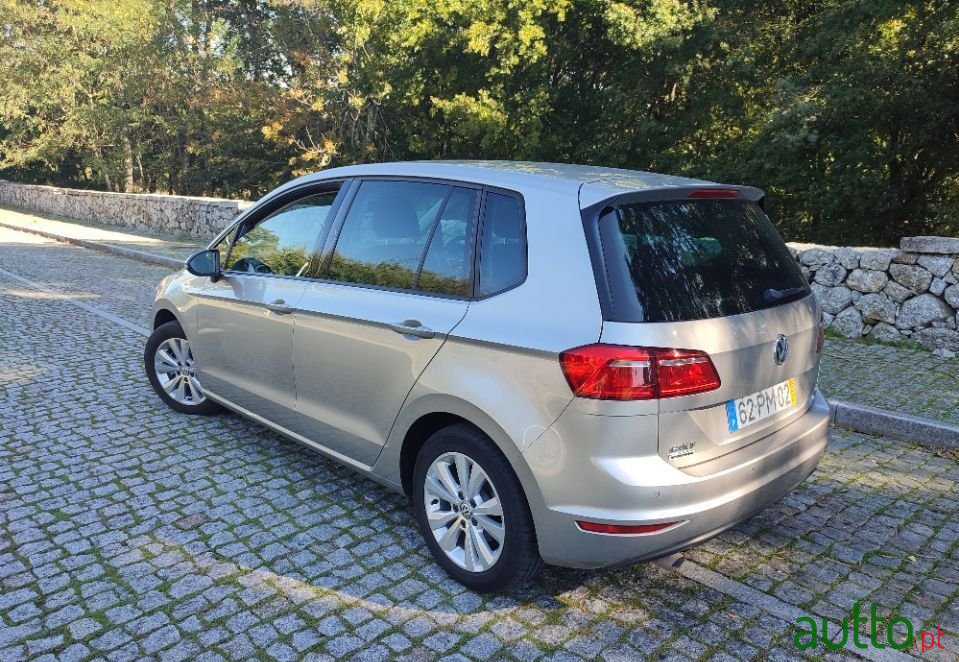 2015' Volkswagen Golf Sportsvan photo #3