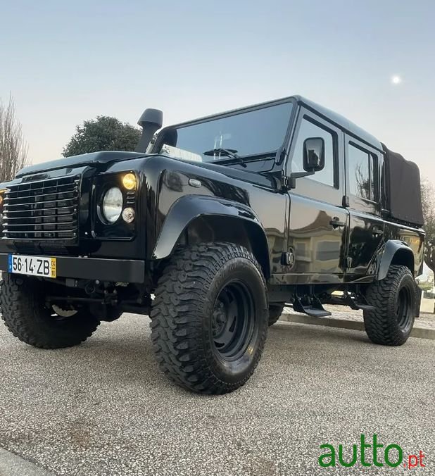 2004' Land Rover Defender photo #1