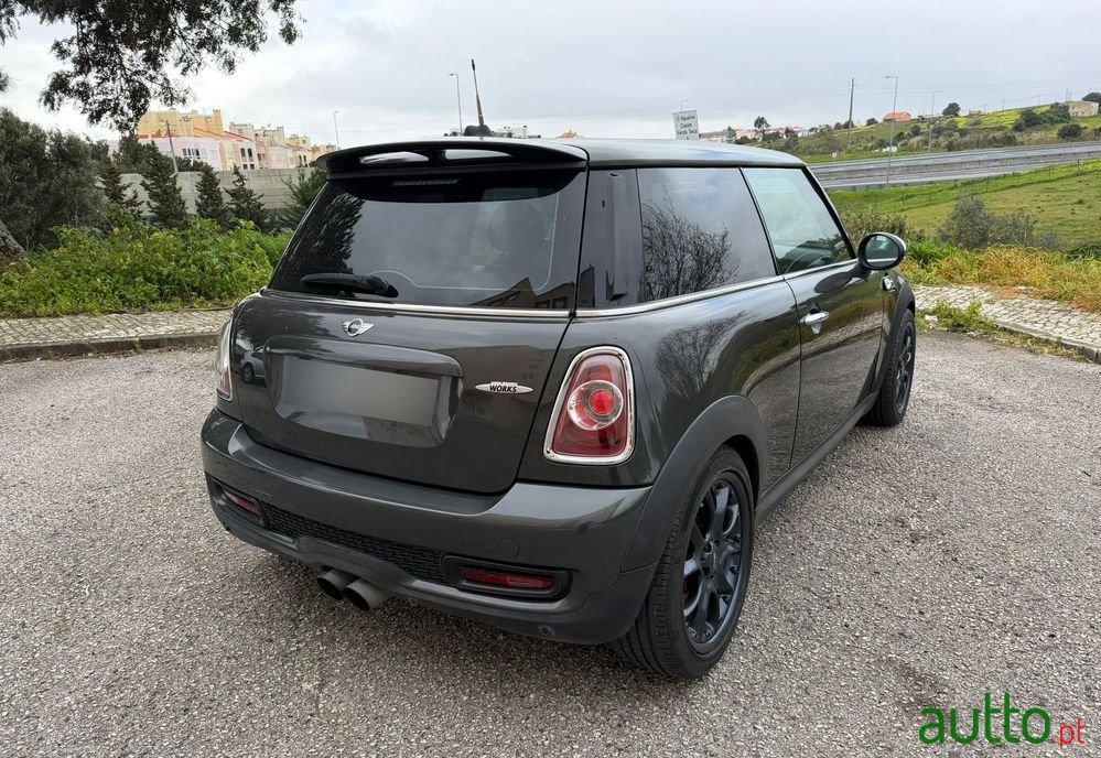 2010' MINI John Cooper Works 3 Portas photo #3