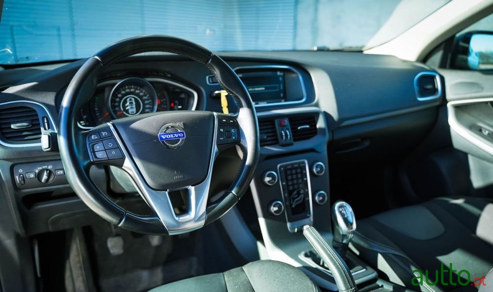 2014' Volvo V40 photo #5