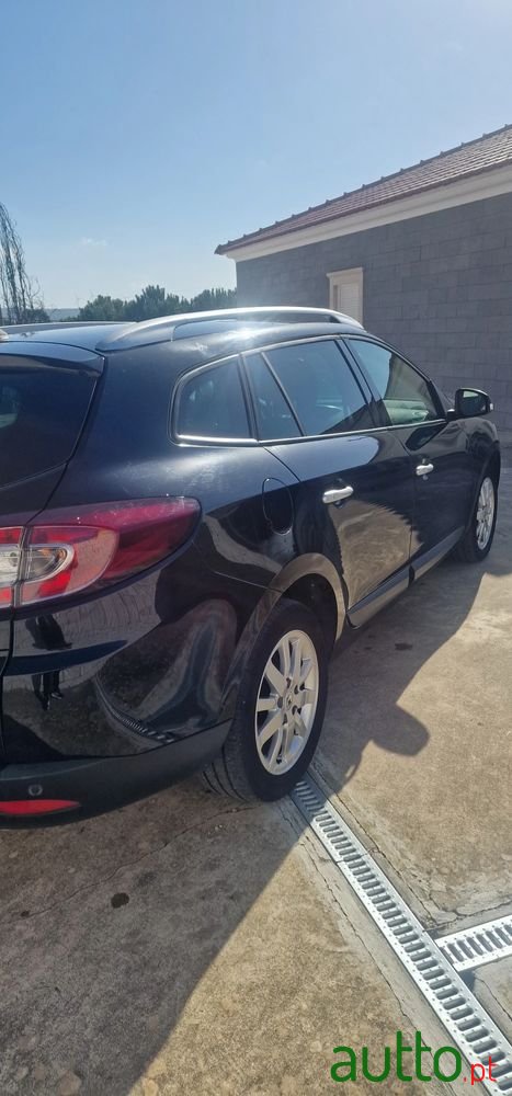 2011' Renault Megane photo #5