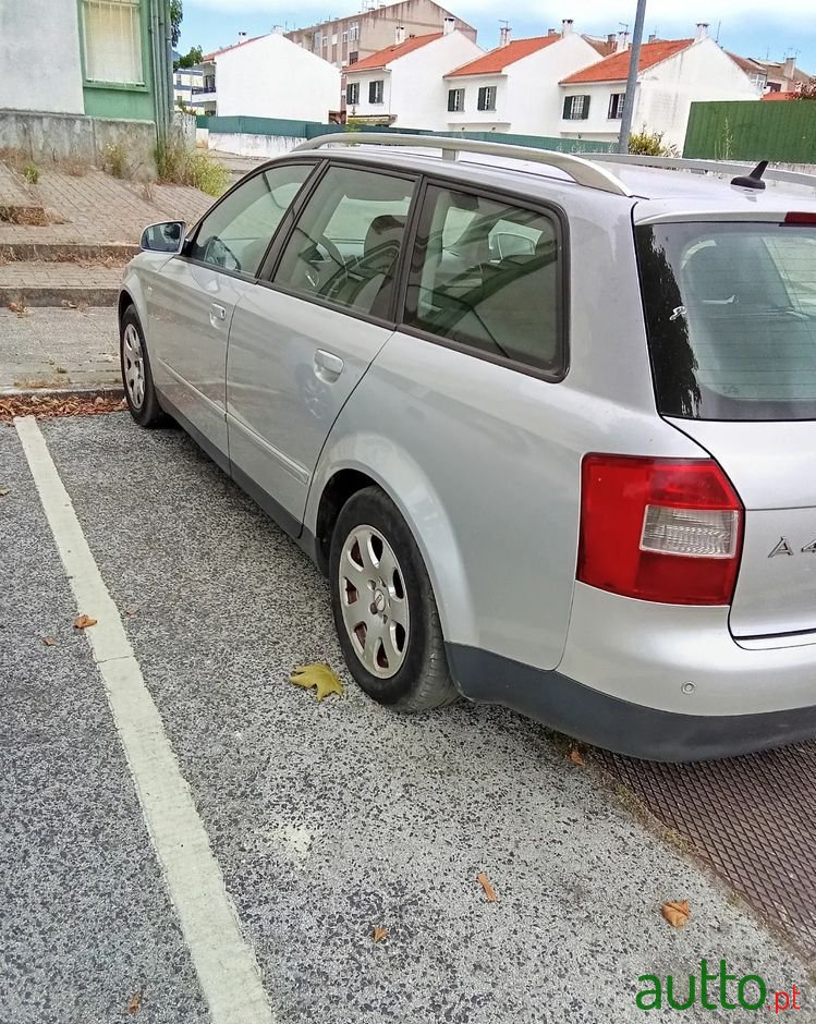 2002' Audi A4 Avant photo #2