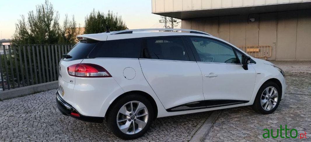 2016' Renault Clio Sport Tourer photo #2