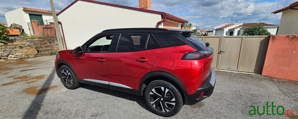 2021' Peugeot 2008 photo #2