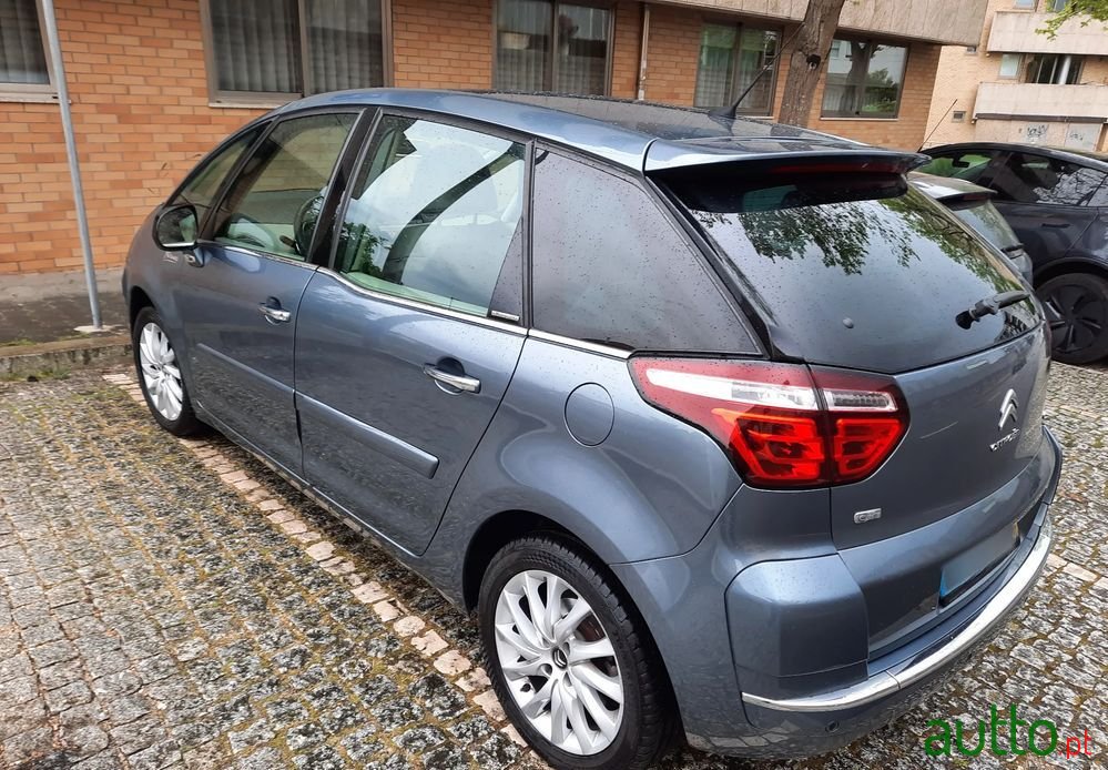 2011' Citroen C4 Picasso photo #6