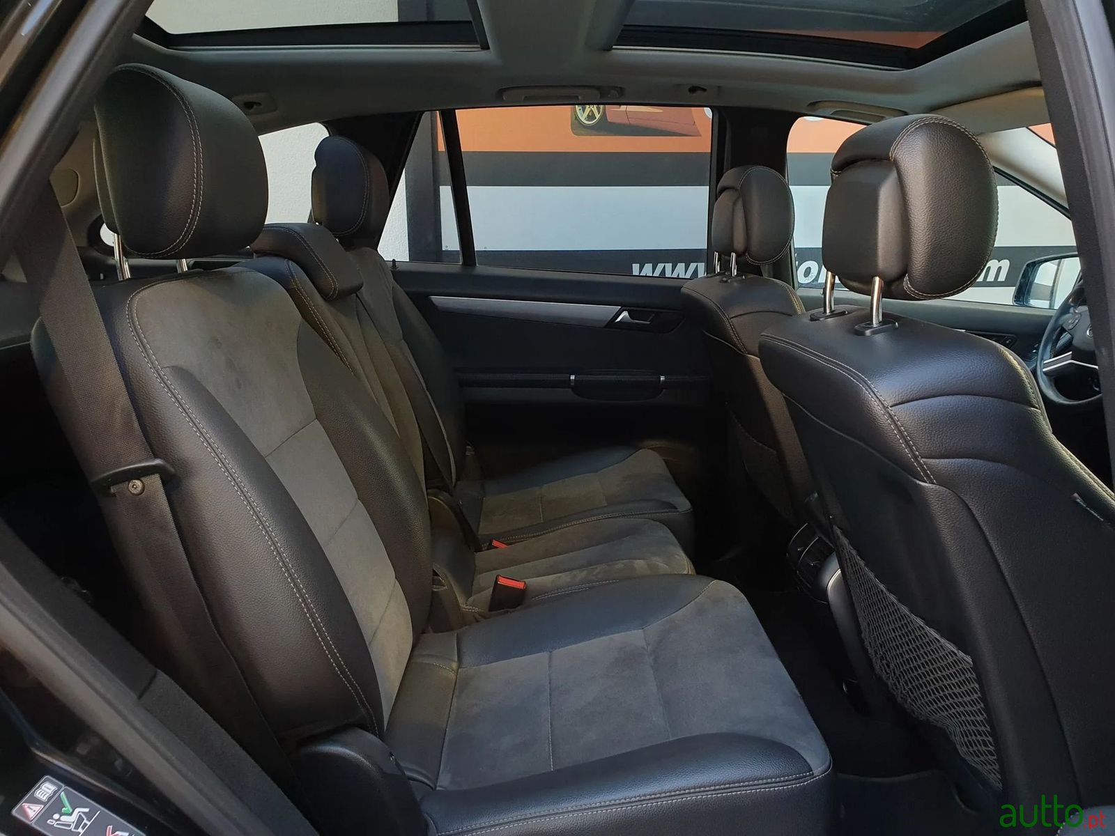 2011' Mercedes-Benz R-350 photo #5