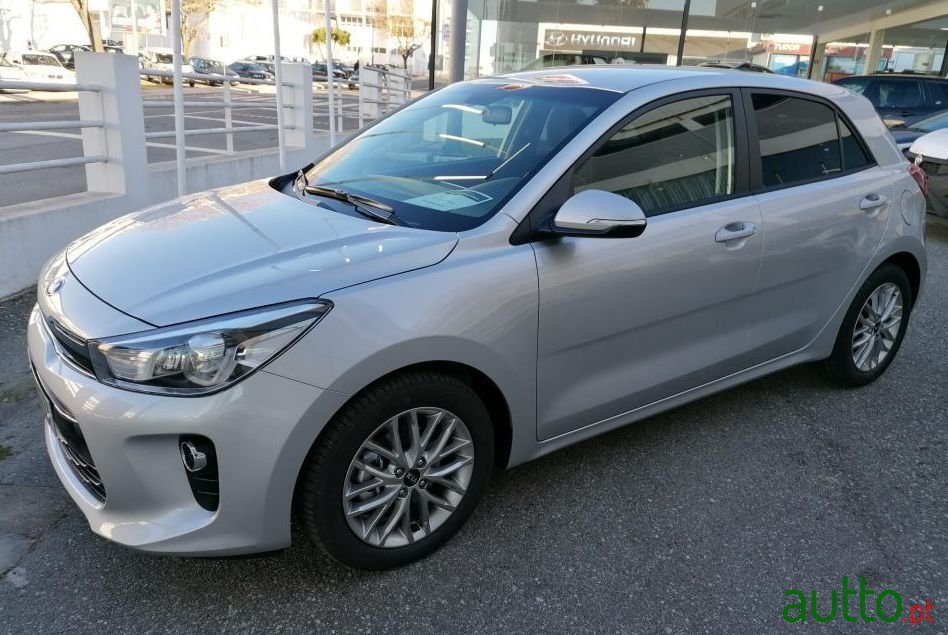 2020' Kia Rio photo #2