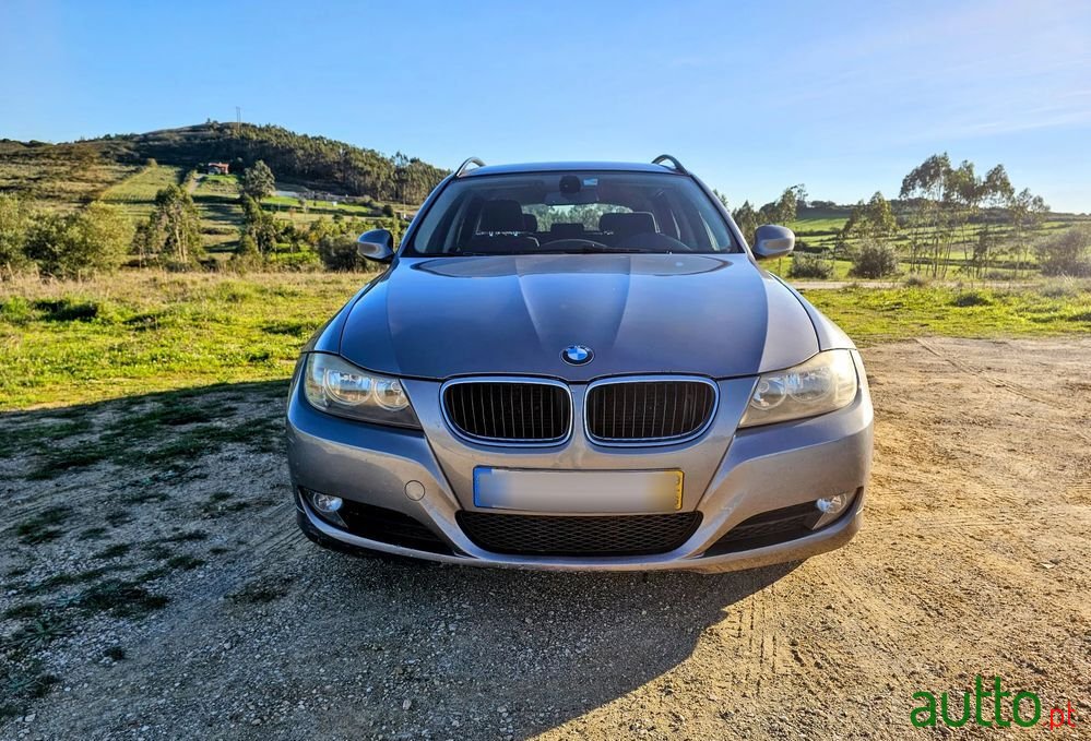 2009' BMW 318 D Touring Navigation photo #2