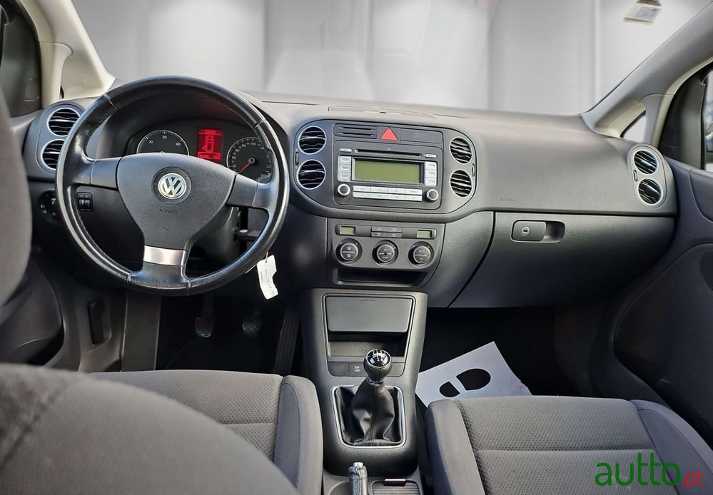 2009' Volkswagen Golf Plus photo #2
