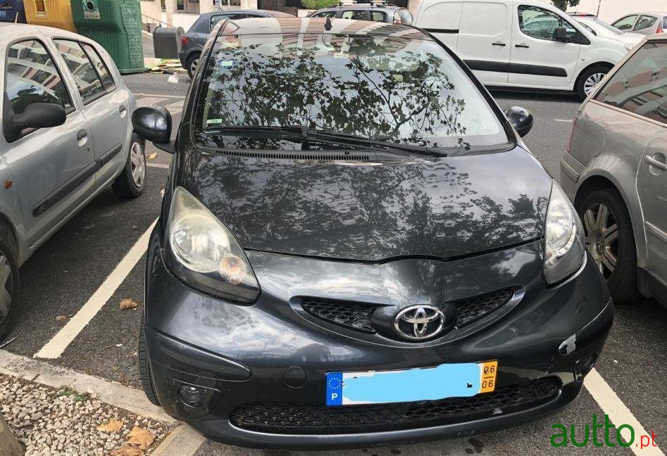 2006' Toyota Aygo photo #1